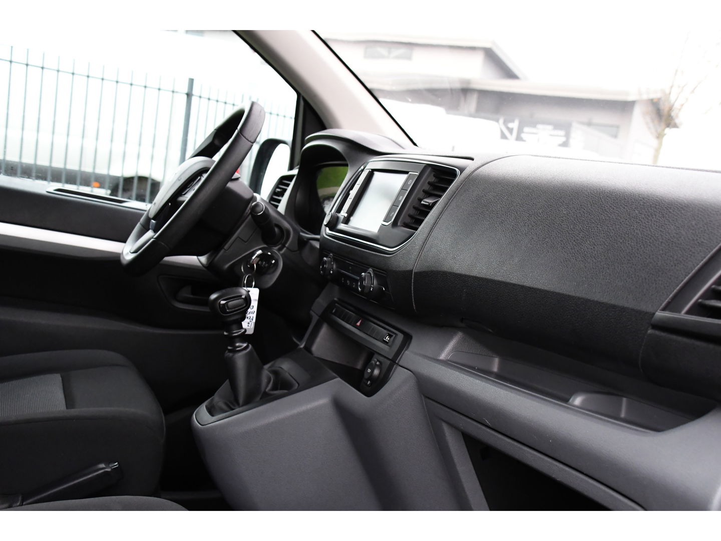 Peugeot Expert 2.0 BlueHDI 120 Long Asphalt DC 360 Camera, Cruise, Carplay, 2 x Schuifdeur, Multimedia, 122pk, Trekhaak, Sensoren, Uniek!