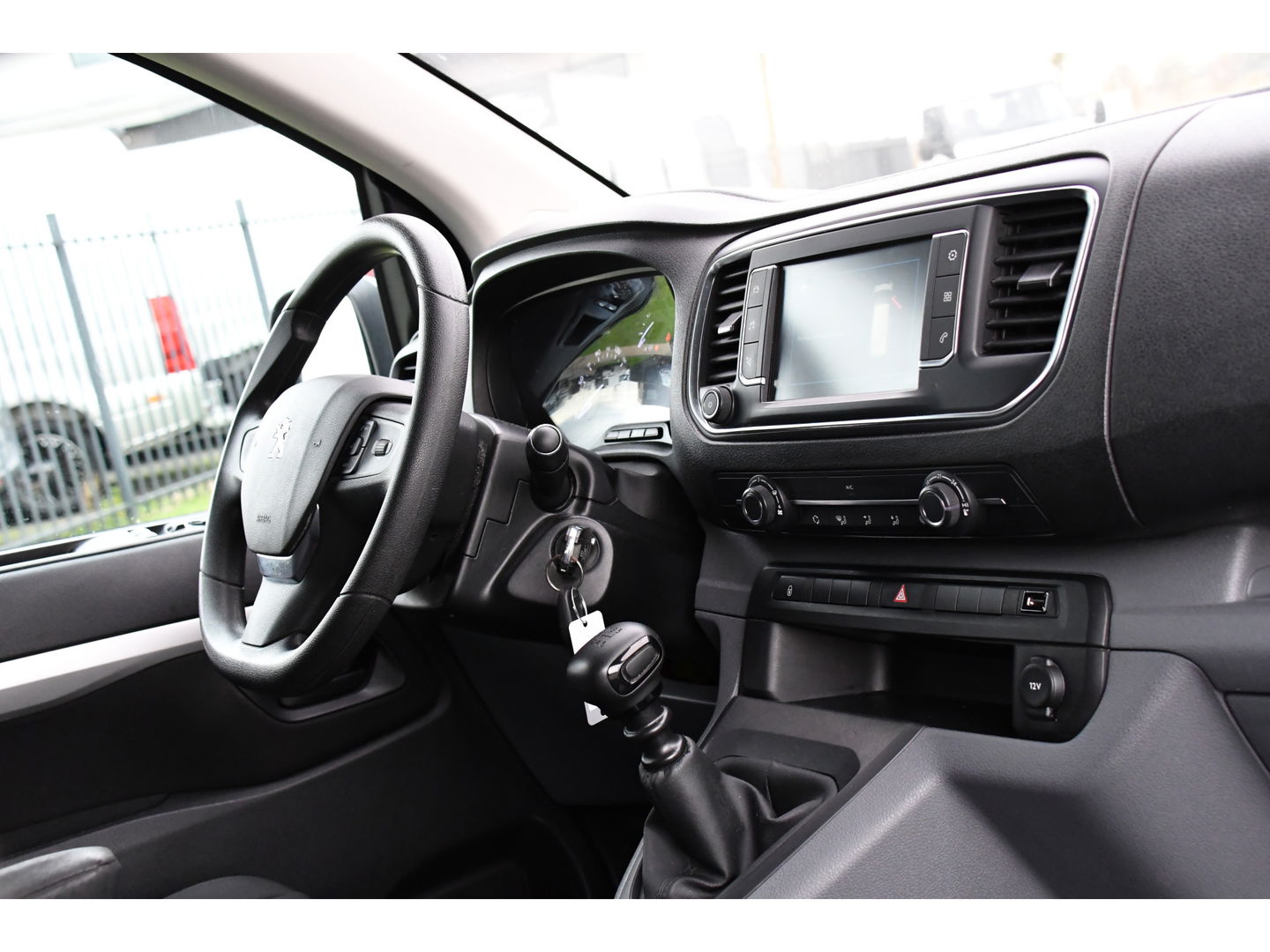 Peugeot Expert 2.0 BlueHDI 120 Long Asphalt DC 360 Camera, Cruise, Carplay, 2 x Schuifdeur, Multimedia, 122pk, Trekhaak, Sensoren, Uniek!