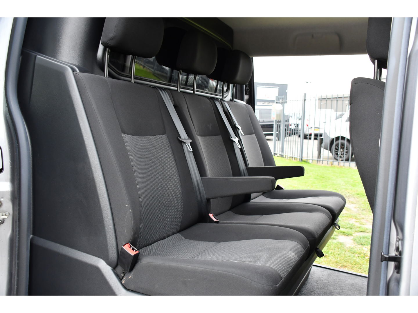 Peugeot Expert 2.0 BlueHDI 120 Long Asphalt DC 360 Camera, Cruise, Carplay, 2 x Schuifdeur, Multimedia, 122pk, Trekhaak, Sensoren, Uniek!