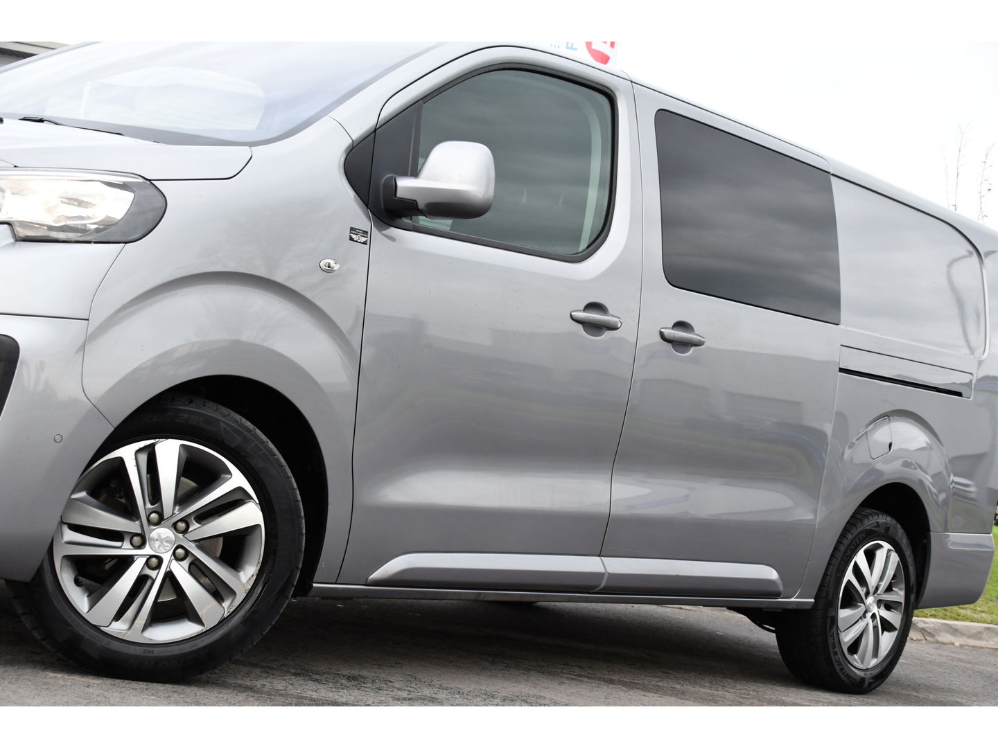 Peugeot Expert 2.0 BlueHDI 120 Long Asphalt DC 360 Camera, Cruise, Carplay, 2 x Schuifdeur, Multimedia, 122pk, Trekhaak, Sensoren, Uniek!