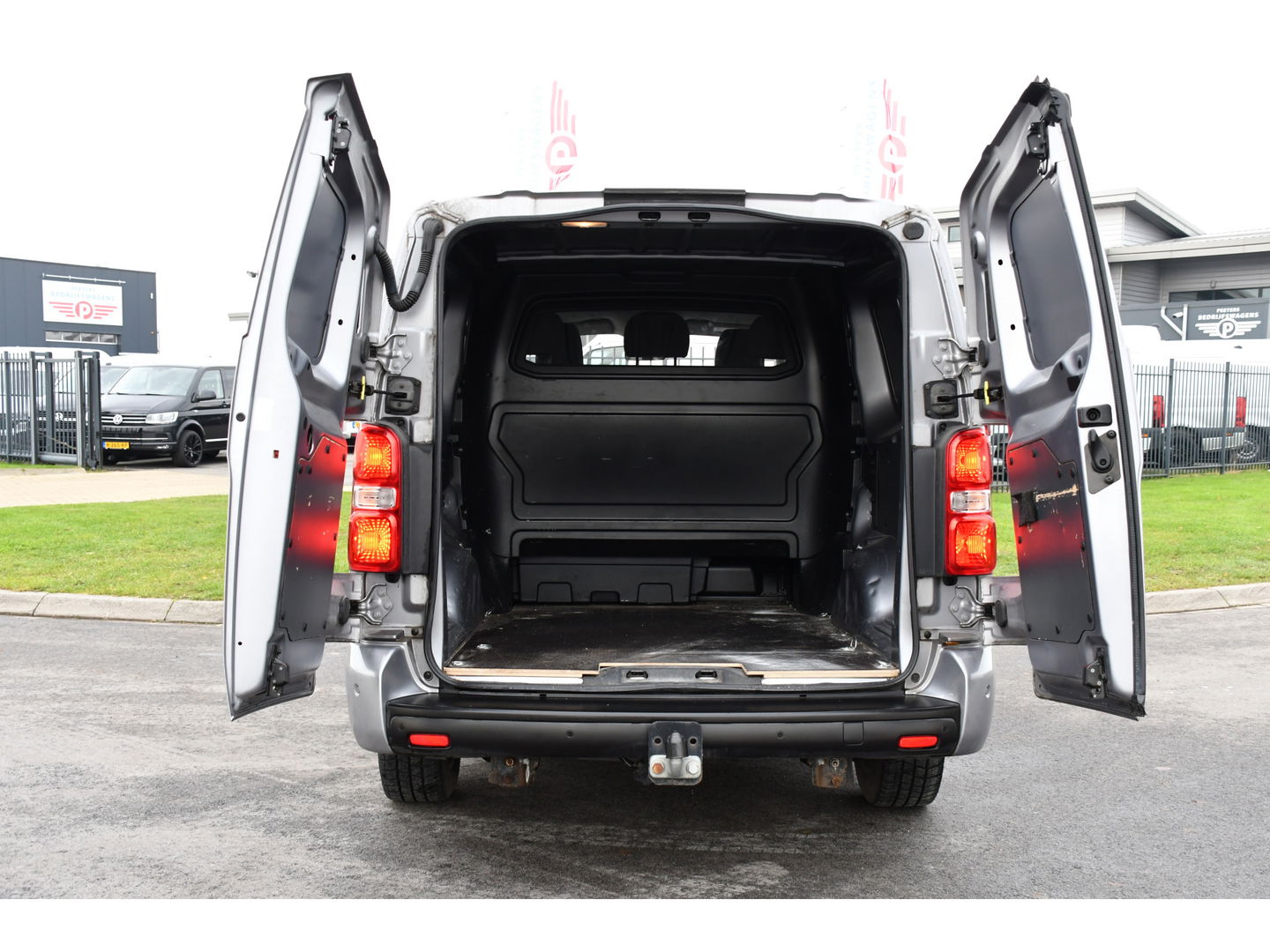 Peugeot Expert 2.0 BlueHDI 120 Long Asphalt DC 360 Camera, Cruise, Carplay, 2 x Schuifdeur, Multimedia, 122pk, Trekhaak, Sensoren, Uniek!