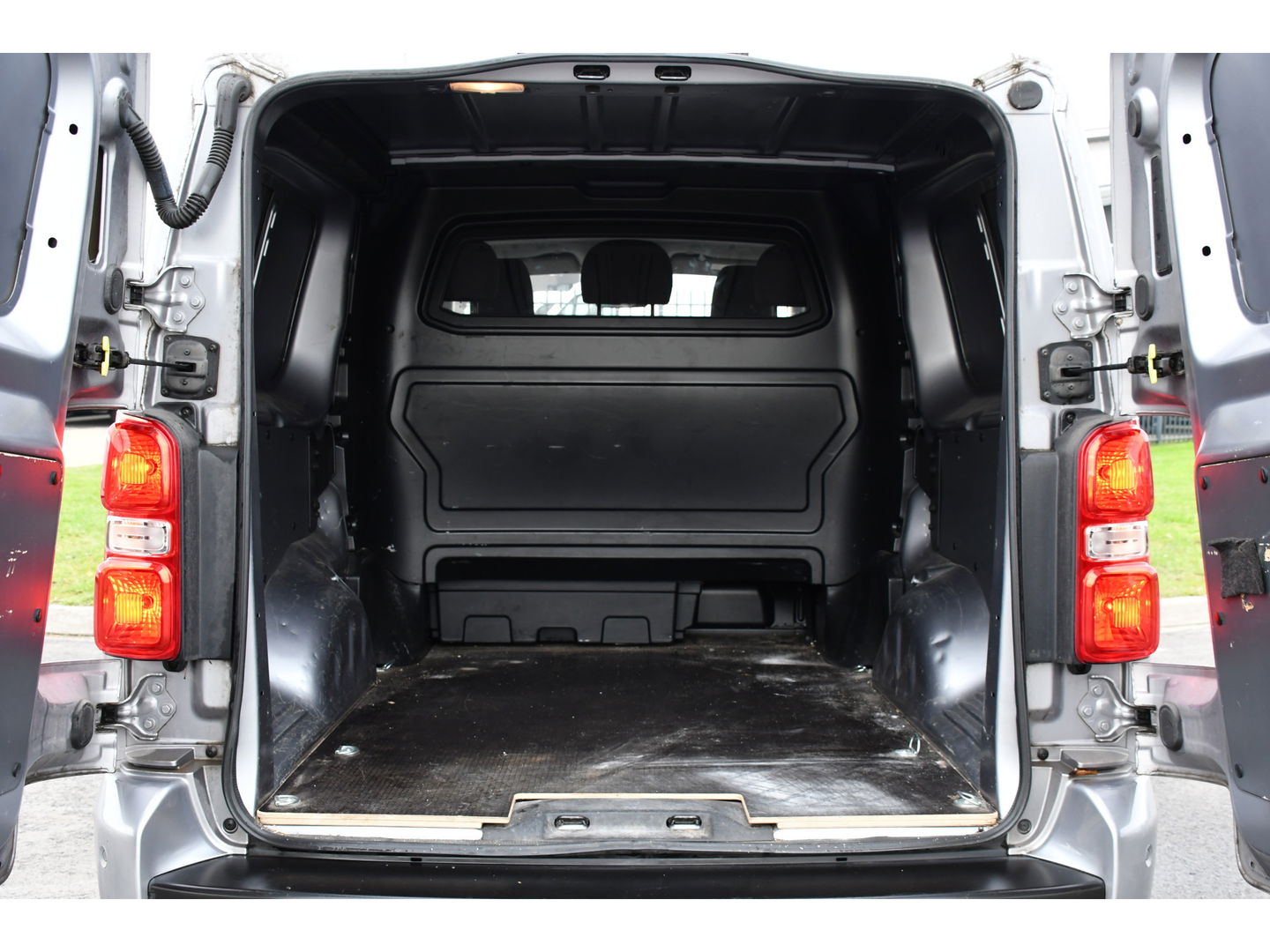 Peugeot Expert 2.0 BlueHDI 120 Long Asphalt DC 360 Camera, Cruise, Carplay, 2 x Schuifdeur, Multimedia, 122pk, Trekhaak, Sensoren, Uniek!