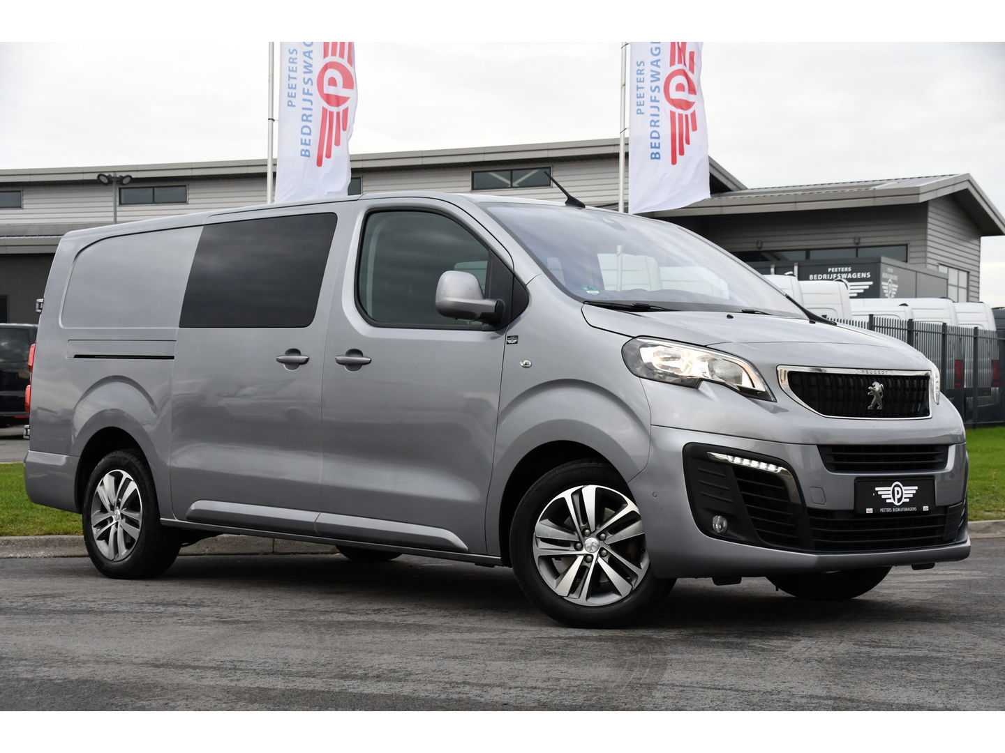 Peugeot Expert 2.0 BlueHDI 120 Long Asphalt DC 360 Camera, Cruise, Carplay, 2 x Schuifdeur, Multimedia, 122pk, Trekhaak, Sensoren, Uniek!