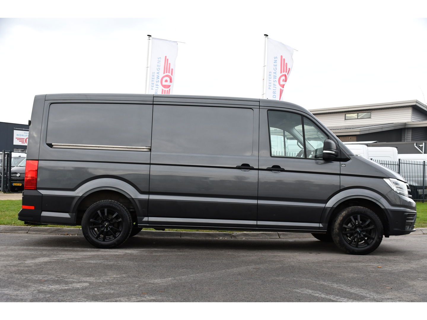 Volkswagen Crafter 35 2.0 TDI L3H2 PB Edition Adaptieve Cruise, Camera, Sensoren, 177pk, Automaat, LED, Multimedia, Trekhaak, Uniek!