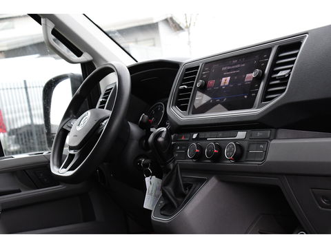 Volkswagen Crafter 35 2.0 TDI L3H2 PB Edition Adaptieve Cruise, Camera, Sensoren, 177pk, Automaat, LED, Multimedia, Trekhaak, Uniek!