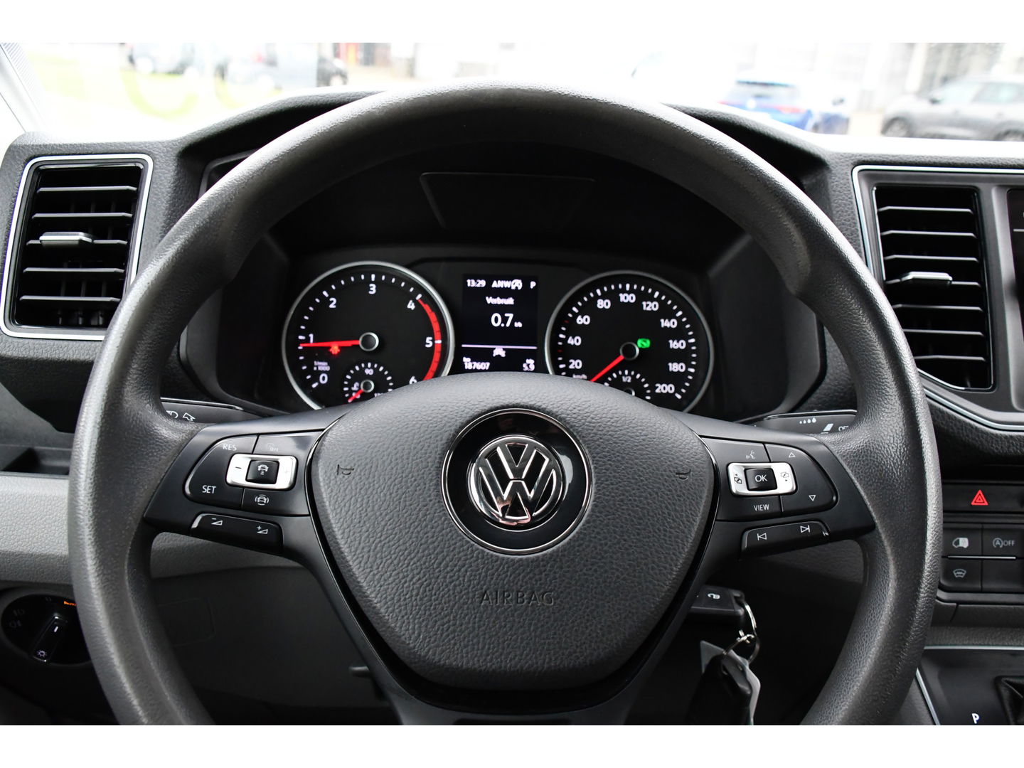 Volkswagen Crafter 35 2.0 TDI L3H2 PB Edition Adaptieve Cruise, Camera, Sensoren, 177pk, Automaat, LED, Multimedia, Trekhaak, Uniek!