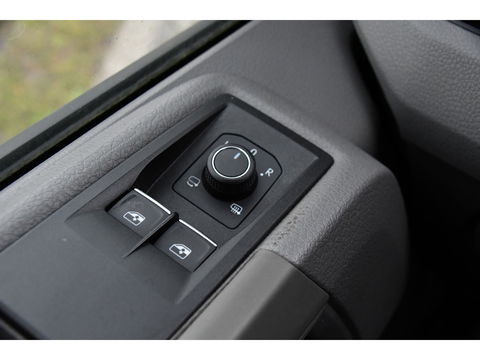 Volkswagen Crafter 35 2.0 TDI L3H2 PB Edition Adaptieve Cruise, Camera, Sensoren, 177pk, Automaat, LED, Multimedia, Trekhaak, Uniek!