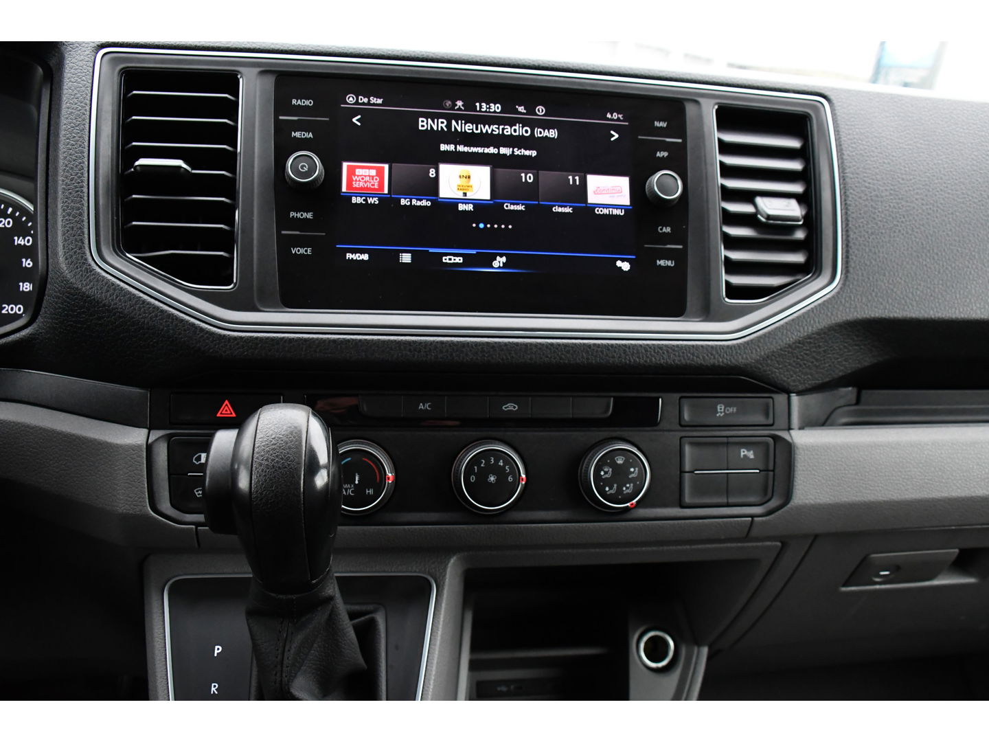 Volkswagen Crafter 35 2.0 TDI L3H2 PB Edition Adaptieve Cruise, Camera, Sensoren, 177pk, Automaat, LED, Multimedia, Trekhaak, Uniek!