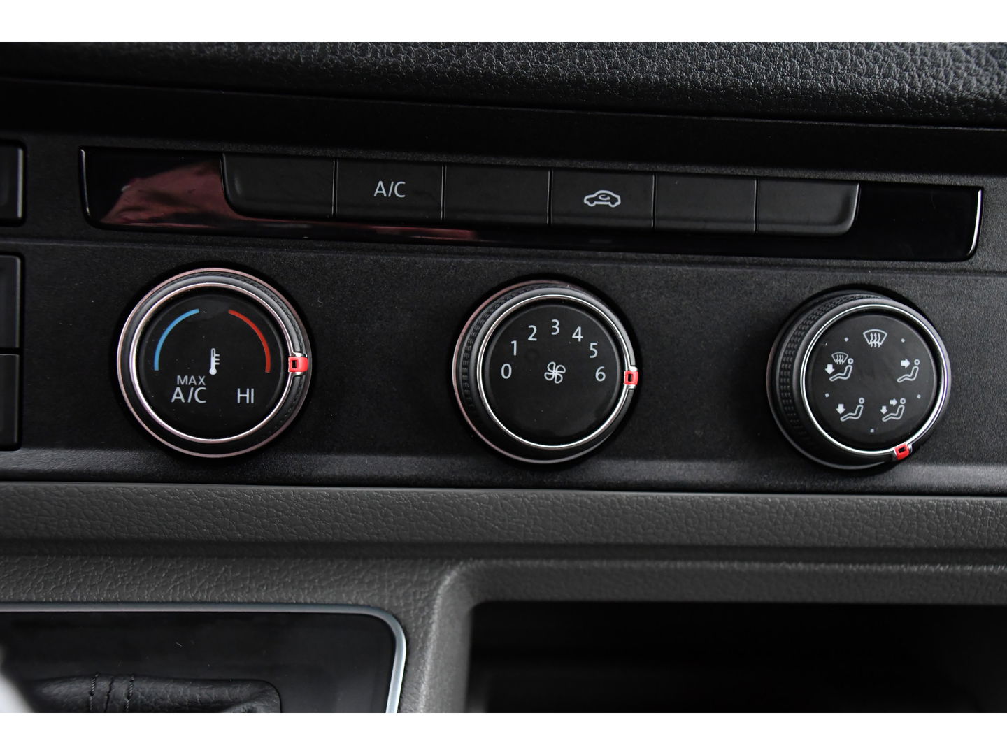 Volkswagen Crafter 35 2.0 TDI L3H2 PB Edition Adaptieve Cruise, Camera, Sensoren, 177pk, Automaat, LED, Multimedia, Trekhaak, Uniek!