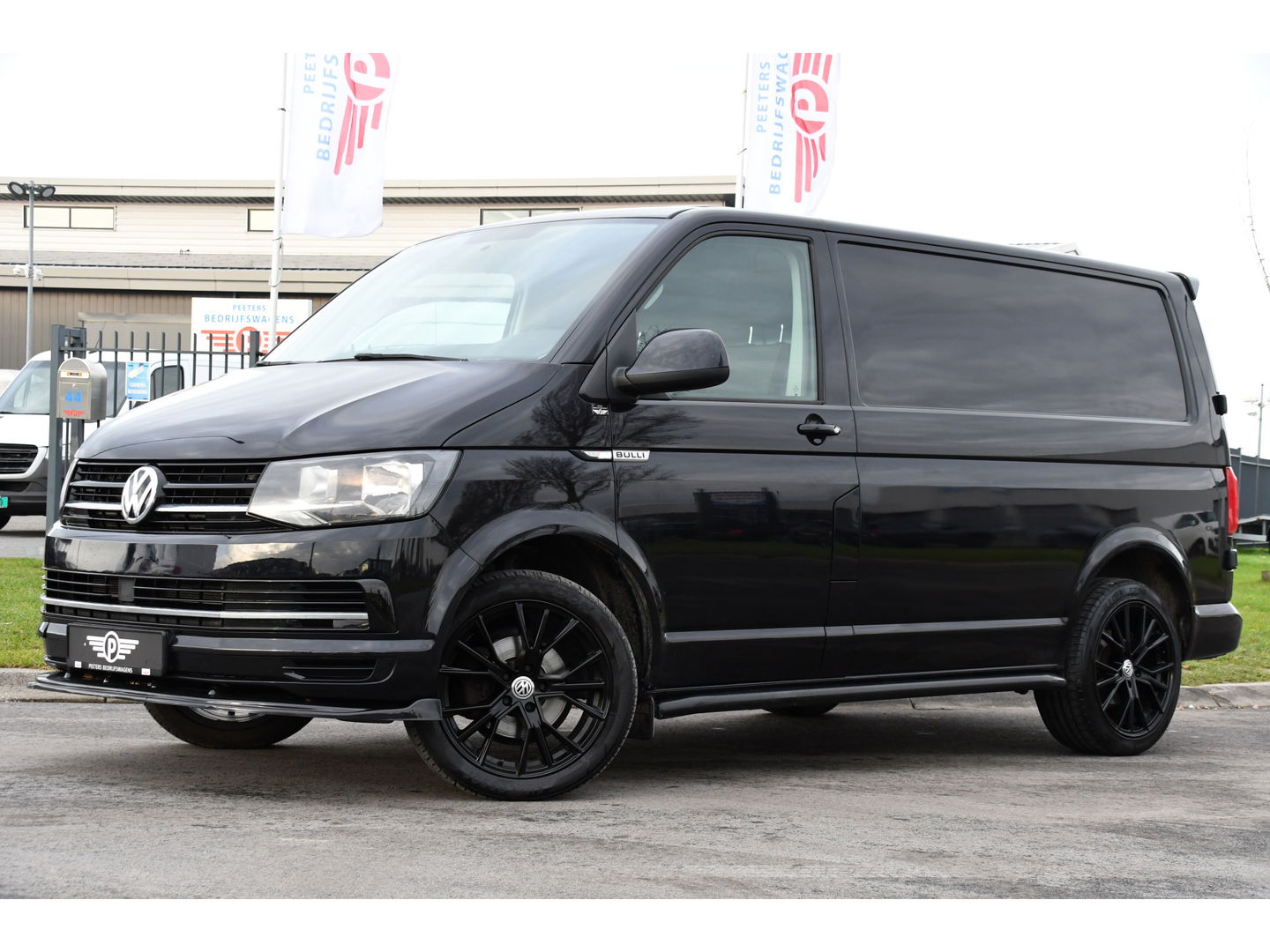 Volkswagen Transporter 2.0 TDI L1H1 Black Edition Cruise, Stoelverwarming, 150pk, Automaat, Sensoren, Trekhaak, Standkachel, Uniek!