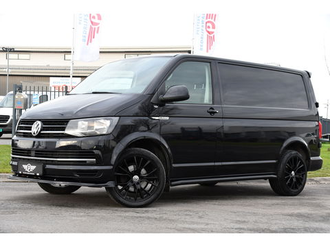 Volkswagen Transporter 2.0 TDI L1H1 Black Edition Cruise, Stoelverwarming, 150pk, Automaat, Sensoren, Trekhaak, Standkachel, Uniek!