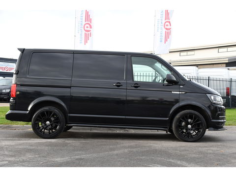 Volkswagen Transporter 2.0 TDI L1H1 Black Edition Cruise, Stoelverwarming, 150pk, Automaat, Sensoren, Trekhaak, Standkachel, Uniek!