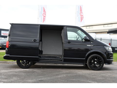 Volkswagen Transporter 2.0 TDI L1H1 Black Edition Cruise, Stoelverwarming, 150pk, Automaat, Sensoren, Trekhaak, Standkachel, Uniek!