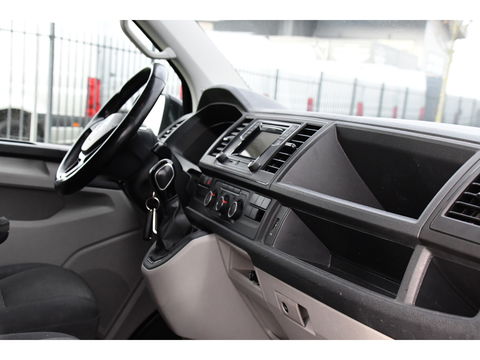 Volkswagen Transporter 2.0 TDI L1H1 Black Edition Cruise, Stoelverwarming, 150pk, Automaat, Sensoren, Trekhaak, Standkachel, Uniek!