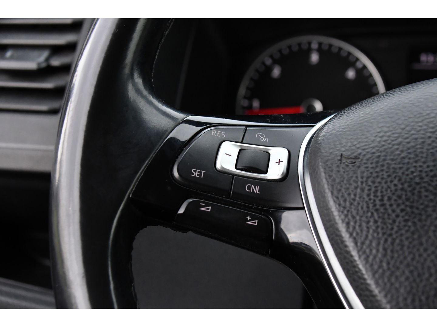 Volkswagen Transporter 2.0 TDI L1H1 Black Edition Cruise, Stoelverwarming, 150pk, Automaat, Sensoren, Trekhaak, Standkachel, Uniek!