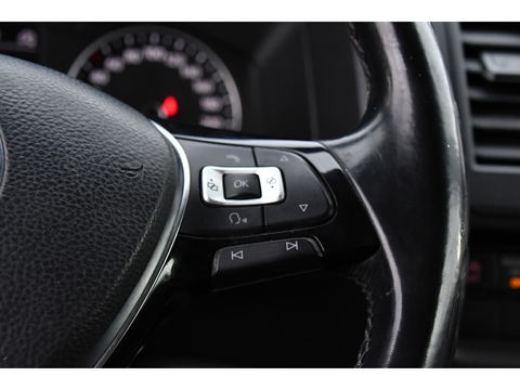 Volkswagen Transporter 2.0 TDI L1H1 Black Edition Cruise, Stoelverwarming, 150pk, Automaat, Sensoren, Trekhaak, Standkachel, Uniek!