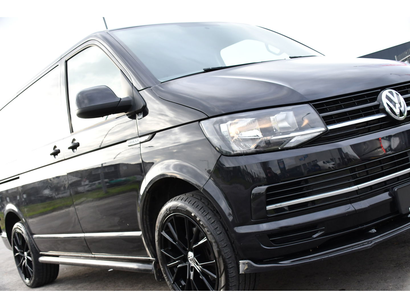 Volkswagen Transporter 2.0 TDI L1H1 Black Edition Cruise, Stoelverwarming, 150pk, Automaat, Sensoren, Trekhaak, Standkachel, Uniek!
