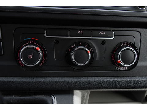 Volkswagen Transporter 2.0 TDI L1H1 Black Edition Cruise, Stoelverwarming, 150pk, Automaat, Sensoren, Trekhaak, Standkachel, Uniek!