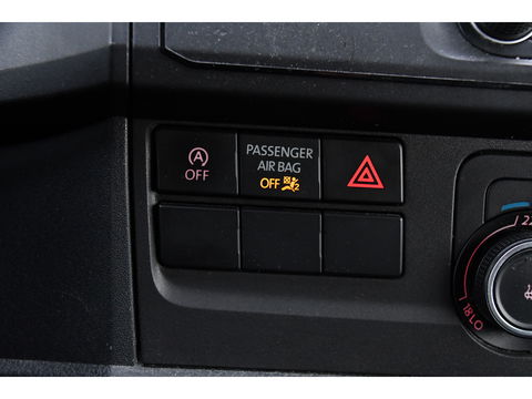 Volkswagen Transporter 2.0 TDI L1H1 Black Edition Cruise, Stoelverwarming, 150pk, Automaat, Sensoren, Trekhaak, Standkachel, Uniek!