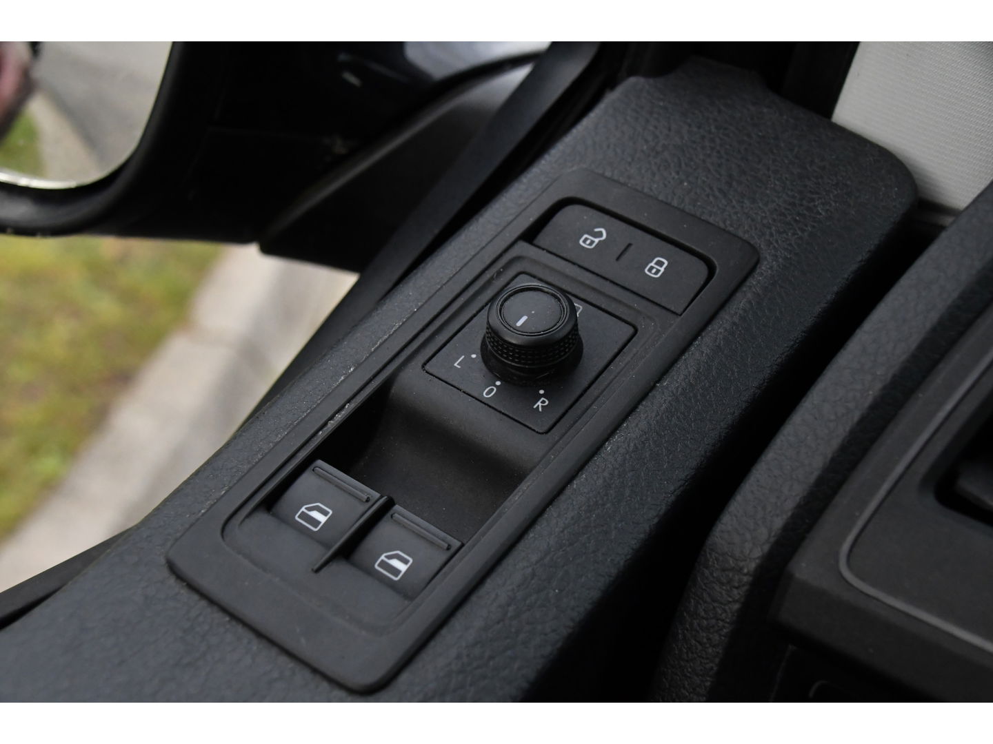 Volkswagen Transporter 2.0 TDI L1H1 Black Edition Cruise, Stoelverwarming, 150pk, Automaat, Sensoren, Trekhaak, Standkachel, Uniek!