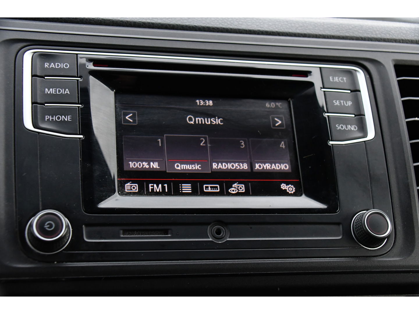 Volkswagen Transporter 2.0 TDI L1H1 Black Edition Cruise, Stoelverwarming, 150pk, Automaat, Sensoren, Trekhaak, Standkachel, Uniek!