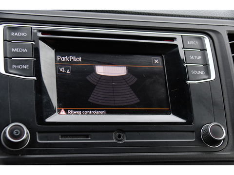 Volkswagen Transporter 2.0 TDI L1H1 Black Edition Cruise, Stoelverwarming, 150pk, Automaat, Sensoren, Trekhaak, Standkachel, Uniek!