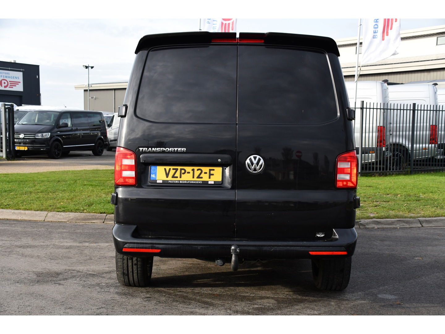 Volkswagen Transporter 2.0 TDI L1H1 Black Edition Cruise, Stoelverwarming, 150pk, Automaat, Sensoren, Trekhaak, Standkachel, Uniek!