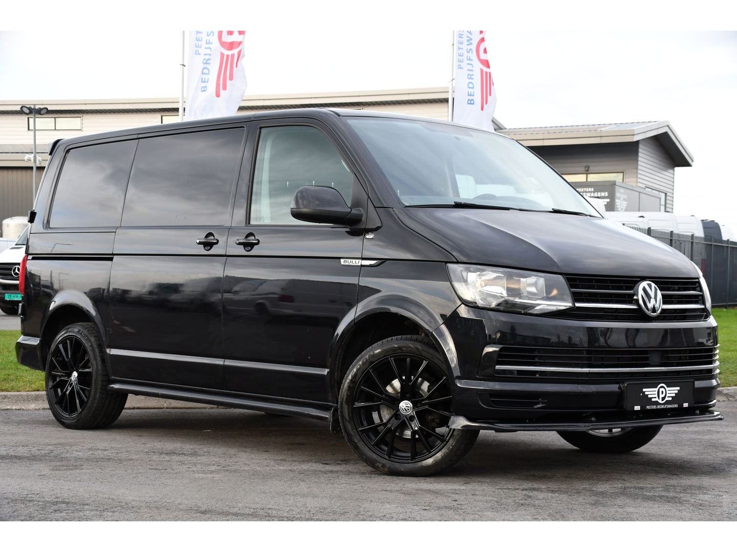 Volkswagen Transporter 2.0 TDI L1H1 Black Edition Cruise, Stoelverwarming, 150pk, Automaat, Sensoren, Trekhaak, Standkachel, Uniek!