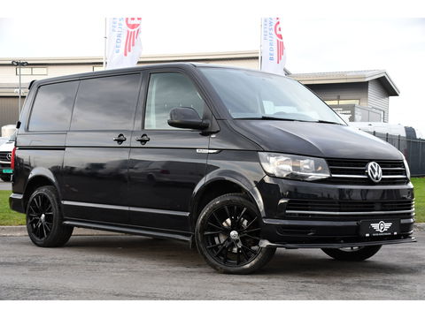 Volkswagen Transporter 2.0 TDI L1H1 Black Edition Cruise, Stoelverwarming, 150pk, Automaat, Sensoren, Trekhaak, Standkachel, Uniek!