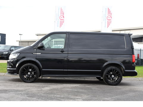 Volkswagen Transporter 2.0 TDI L1H1 Black Edition Cruise, Stoelverwarming, 150pk, Automaat, Sensoren, Trekhaak, Standkachel, Uniek!