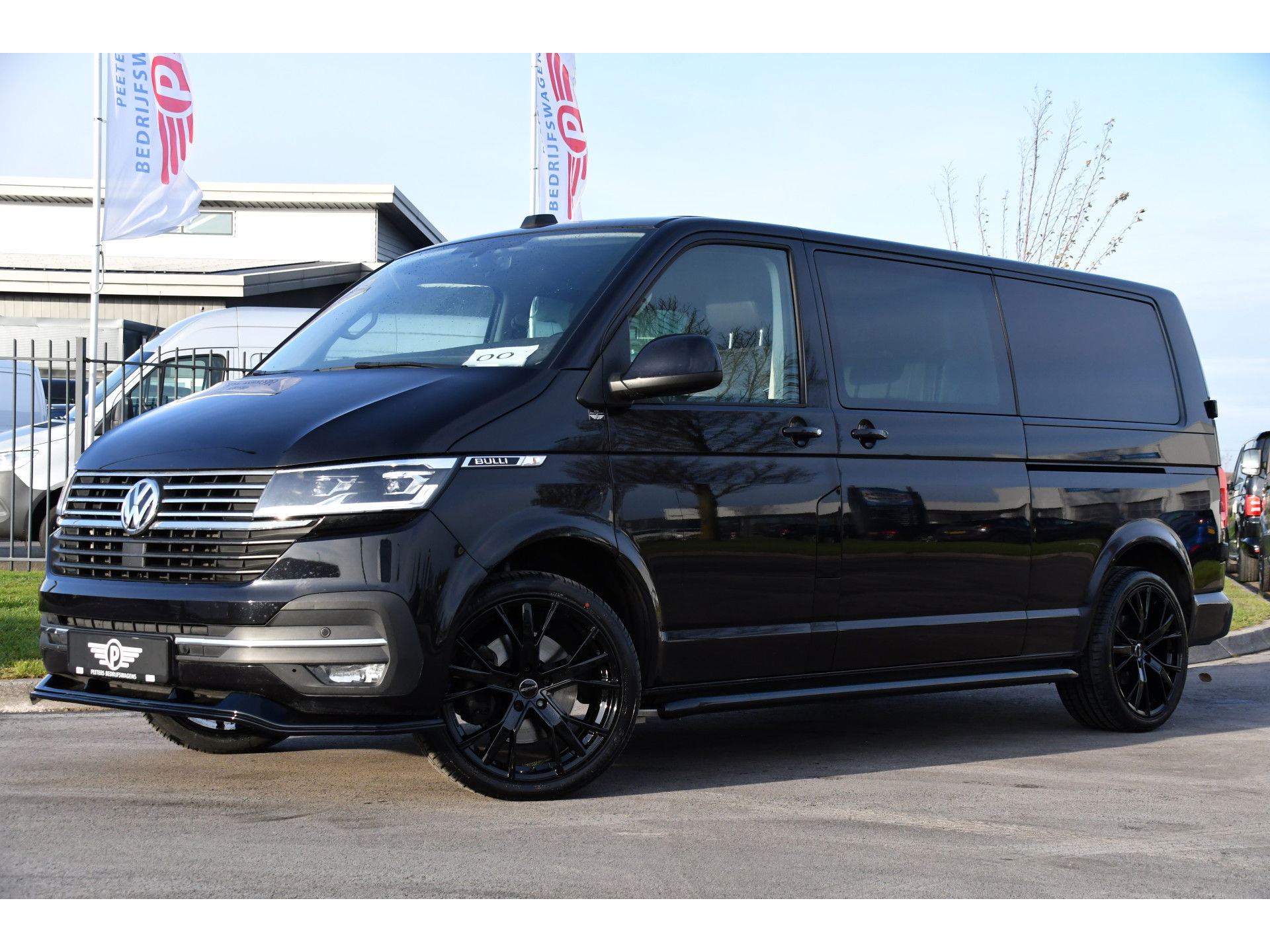 Volkswagen Transporter 2.0 TDI L2H1 30 DC Bulli Black Edition Virtual, Adaptie cruise, Camera, Carplay, 199pk, Sensoren, Automaat, Leder, Trekhaak, LED, 2 x Schuifdeur, Uniek!