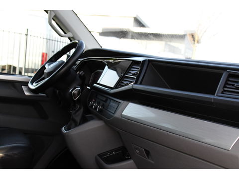 Volkswagen Transporter 2.0 TDI L2H1 30 DC Bulli Black Edition Virtual, Adaptie cruise, Camera, Carplay, 199pk, Sensoren, Automaat, Leder, Trekhaak, LED, 2 x Schuifdeur, Uniek!