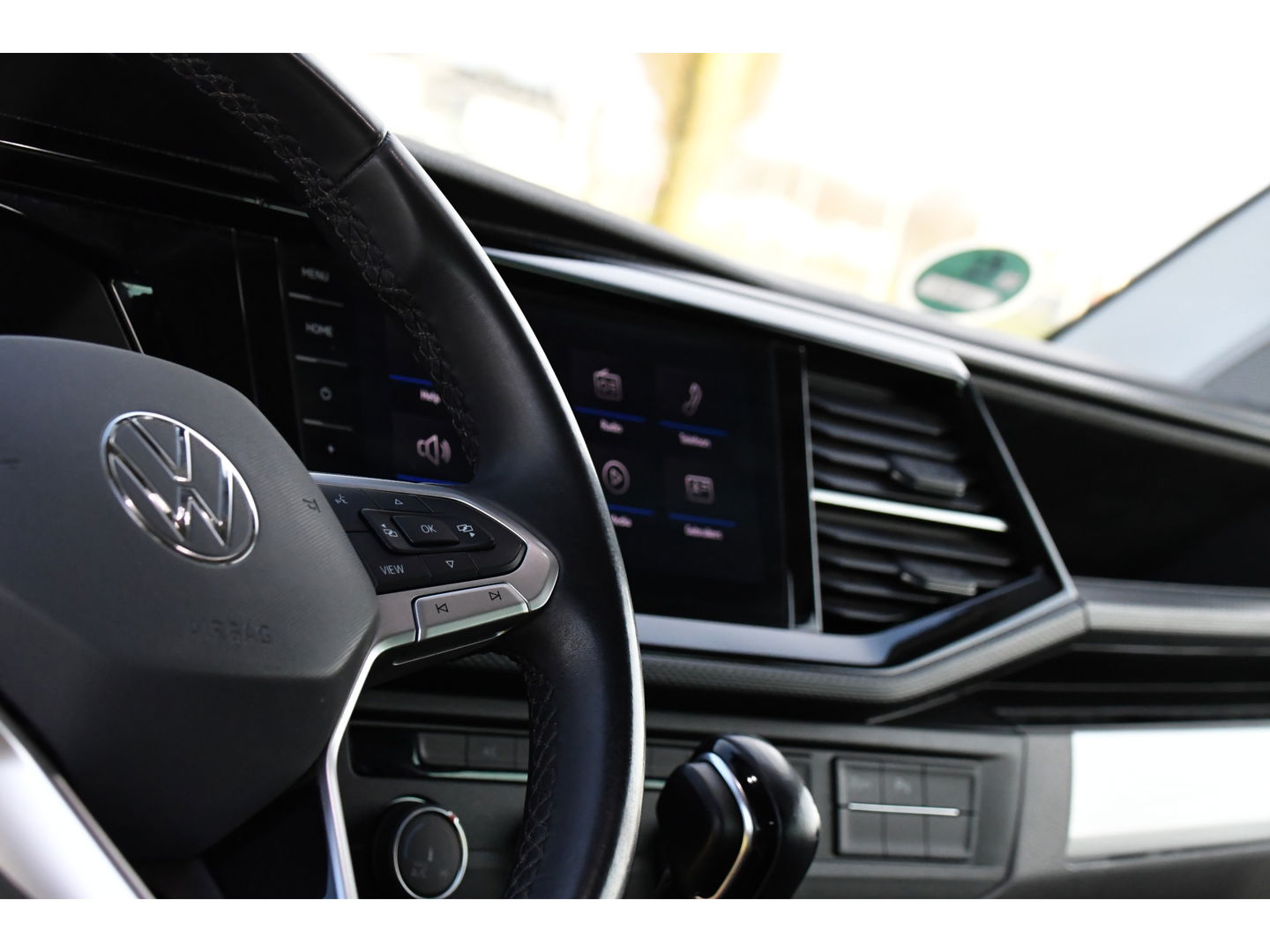 Volkswagen Transporter 2.0 TDI L2H1 30 DC Bulli Black Edition Virtual, Adaptie cruise, Camera, Carplay, 199pk, Sensoren, Automaat, Leder, Trekhaak, LED, 2 x Schuifdeur, Uniek!