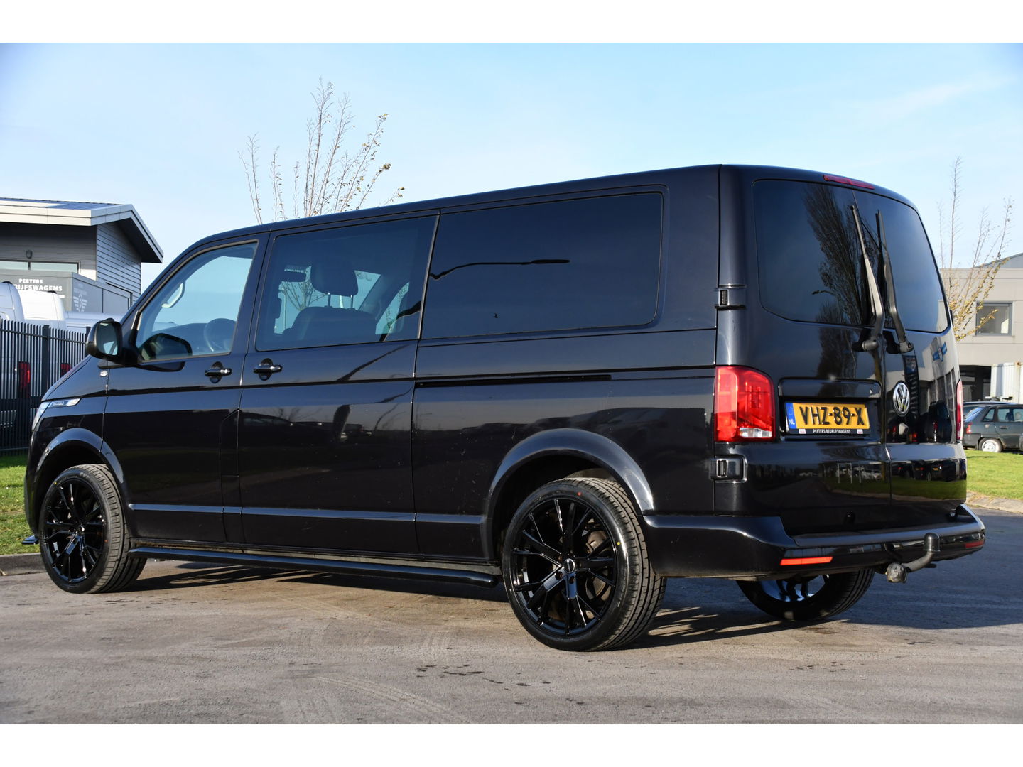 Volkswagen Transporter 2.0 TDI L2H1 30 DC Bulli Black Edition Virtual, Adaptie cruise, Camera, Carplay, 199pk, Sensoren, Automaat, Leder, Trekhaak, LED, 2 x Schuifdeur, Uniek!