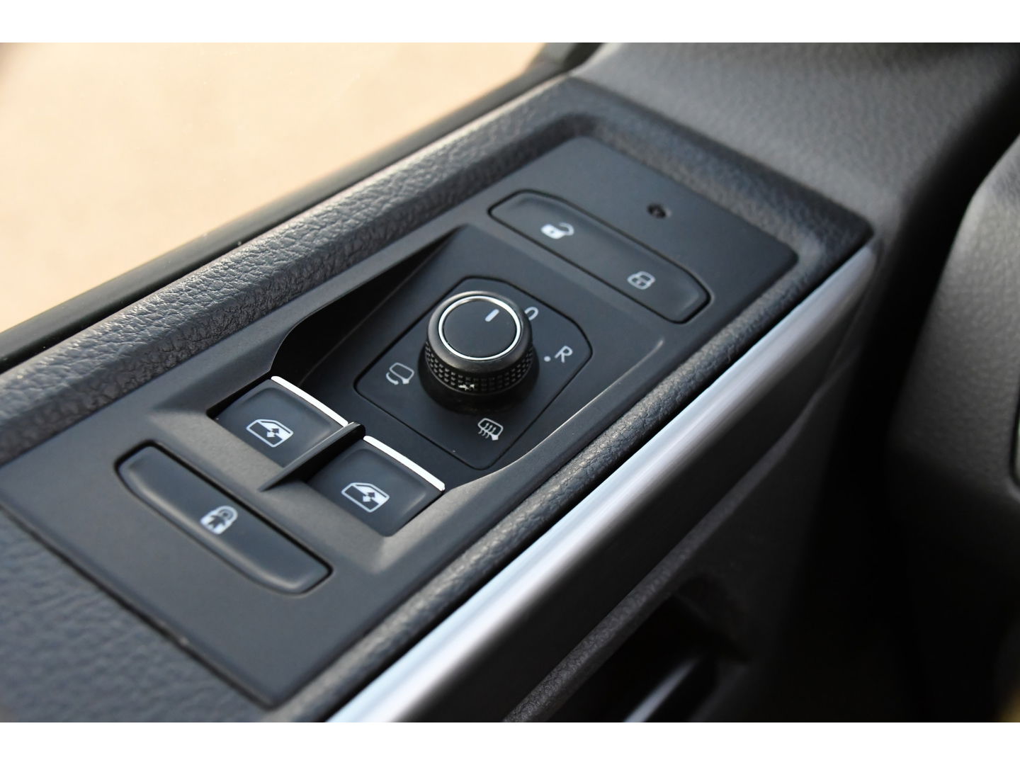 Volkswagen Transporter 2.0 TDI L2H1 30 DC Bulli Black Edition Virtual, Adaptie cruise, Camera, Carplay, 199pk, Sensoren, Automaat, Leder, Trekhaak, LED, 2 x Schuifdeur, Uniek!