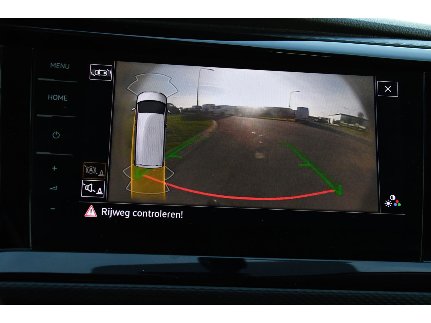 Volkswagen Transporter 2.0 TDI L2H1 30 DC Bulli Black Edition Virtual, Adaptie cruise, Camera, Carplay, 199pk, Sensoren, Automaat, Leder, Trekhaak, LED, 2 x Schuifdeur, Uniek!