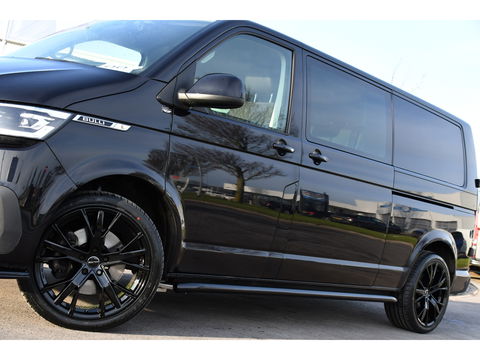Volkswagen Transporter 2.0 TDI L2H1 30 DC Bulli Black Edition Virtual, Adaptie cruise, Camera, Carplay, 199pk, Sensoren, Automaat, Leder, Trekhaak, LED, 2 x Schuifdeur, Uniek!