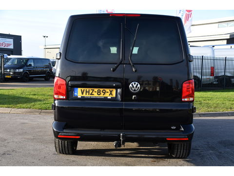 Volkswagen Transporter 2.0 TDI L2H1 30 DC Bulli Black Edition Virtual, Adaptie cruise, Camera, Carplay, 199pk, Sensoren, Automaat, Leder, Trekhaak, LED, 2 x Schuifdeur, Uniek!