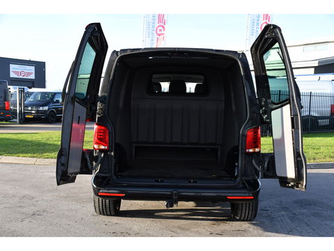 Volkswagen Transporter 2.0 TDI L2H1 30 DC Bulli Black Edition Virtual, Adaptie cruise, Camera, Carplay, 199pk, Sensoren, Automaat, Leder, Trekhaak, LED, 2 x Schuifdeur, Uniek!
