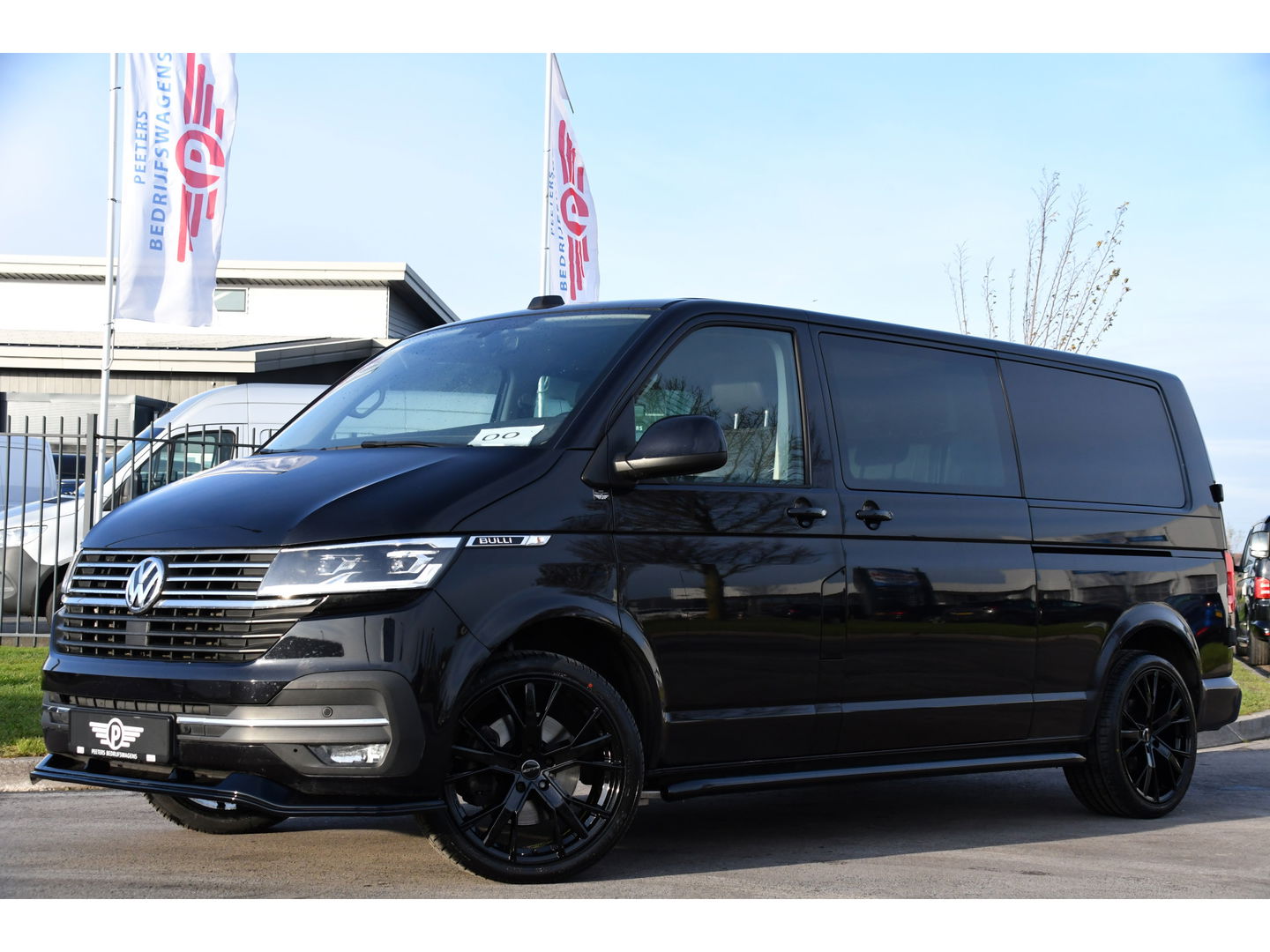 Volkswagen Transporter 2.0 TDI L2H1 30 DC Bulli Black Edition Virtual, Adaptie cruise, Camera, Carplay, 199pk, Sensoren, Automaat, Leder, Trekhaak, LED, 2 x Schuifdeur, Uniek!