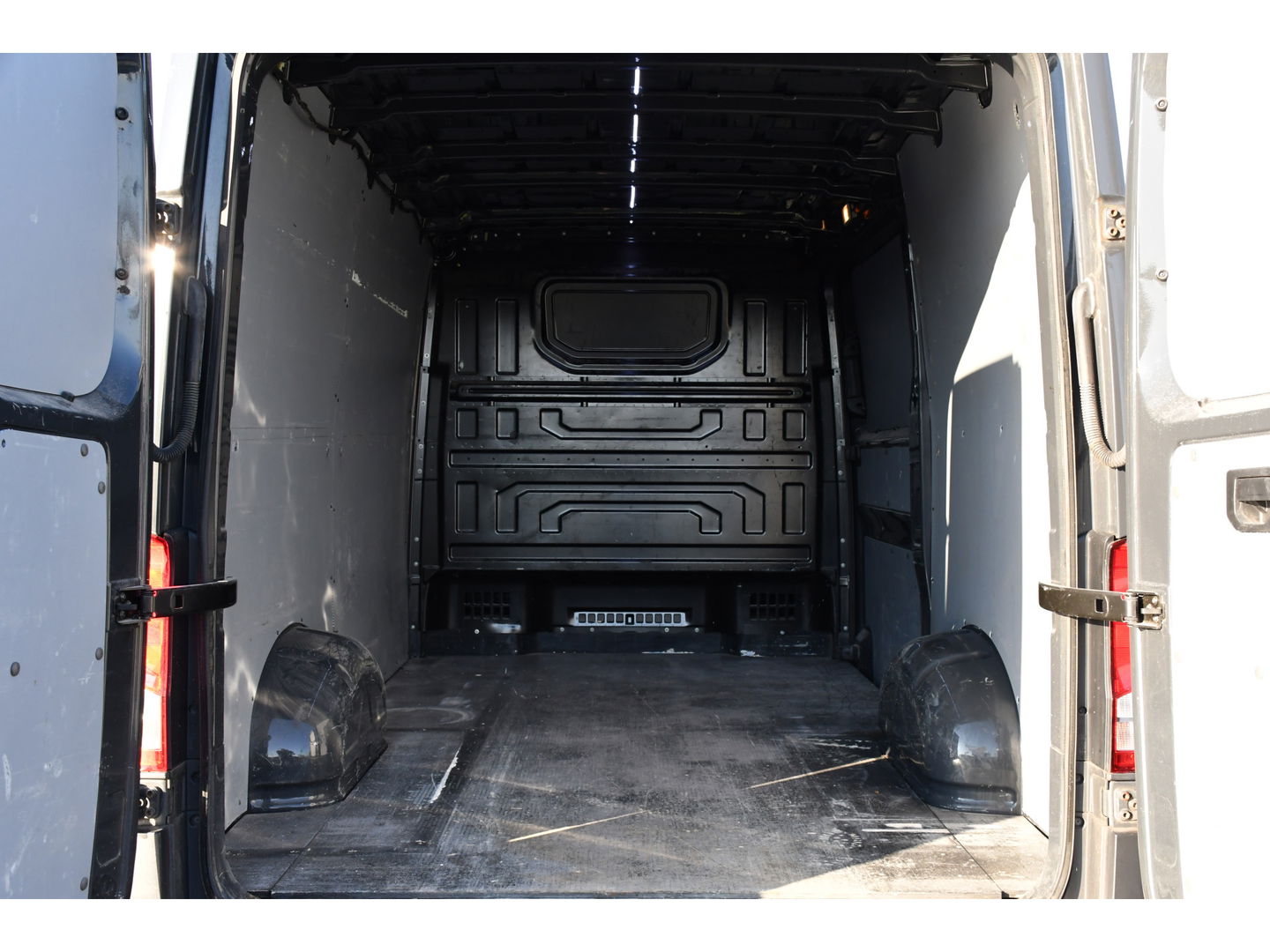 Volkswagen Crafter 35 2.0 TDI L3H2 Highline PB Edition Cruise, Carplay, 140PK, Mutlimedia, Sensoren, Voorruit verwarming, UNIEK!