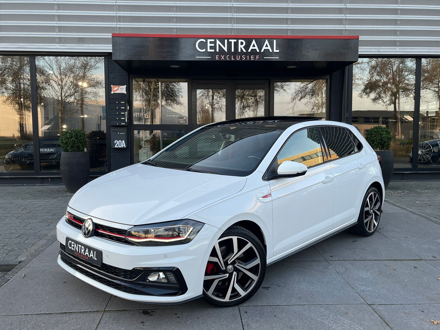 Volkswagen Polo GTI 2.0 TSI|Pano|Beats|Carplay|Pdc|Stoelverwarming|200PK