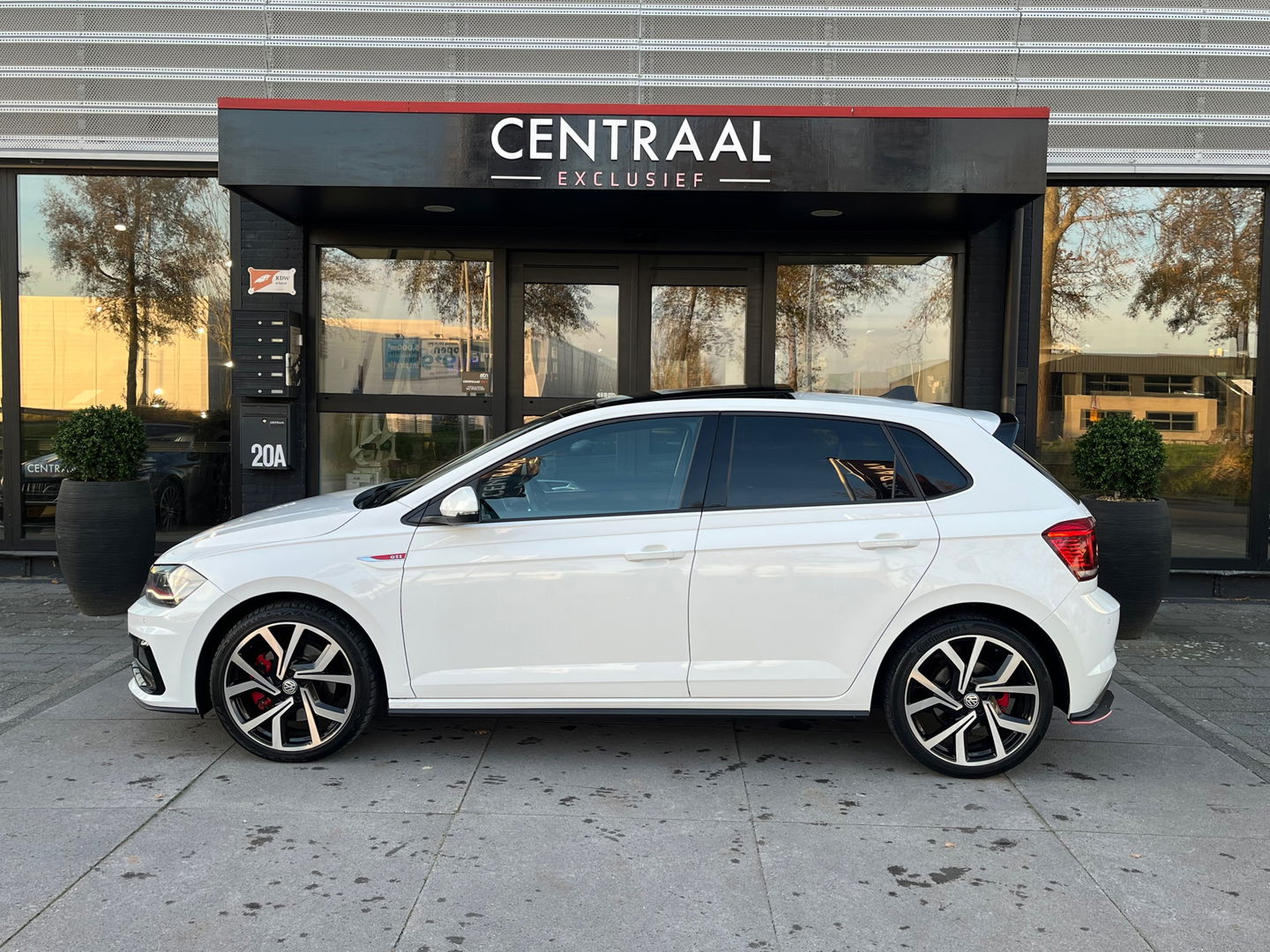 Volkswagen Polo GTI 2.0 TSI|Pano|Beats|Carplay|Pdc|Stoelverwarming|200PK