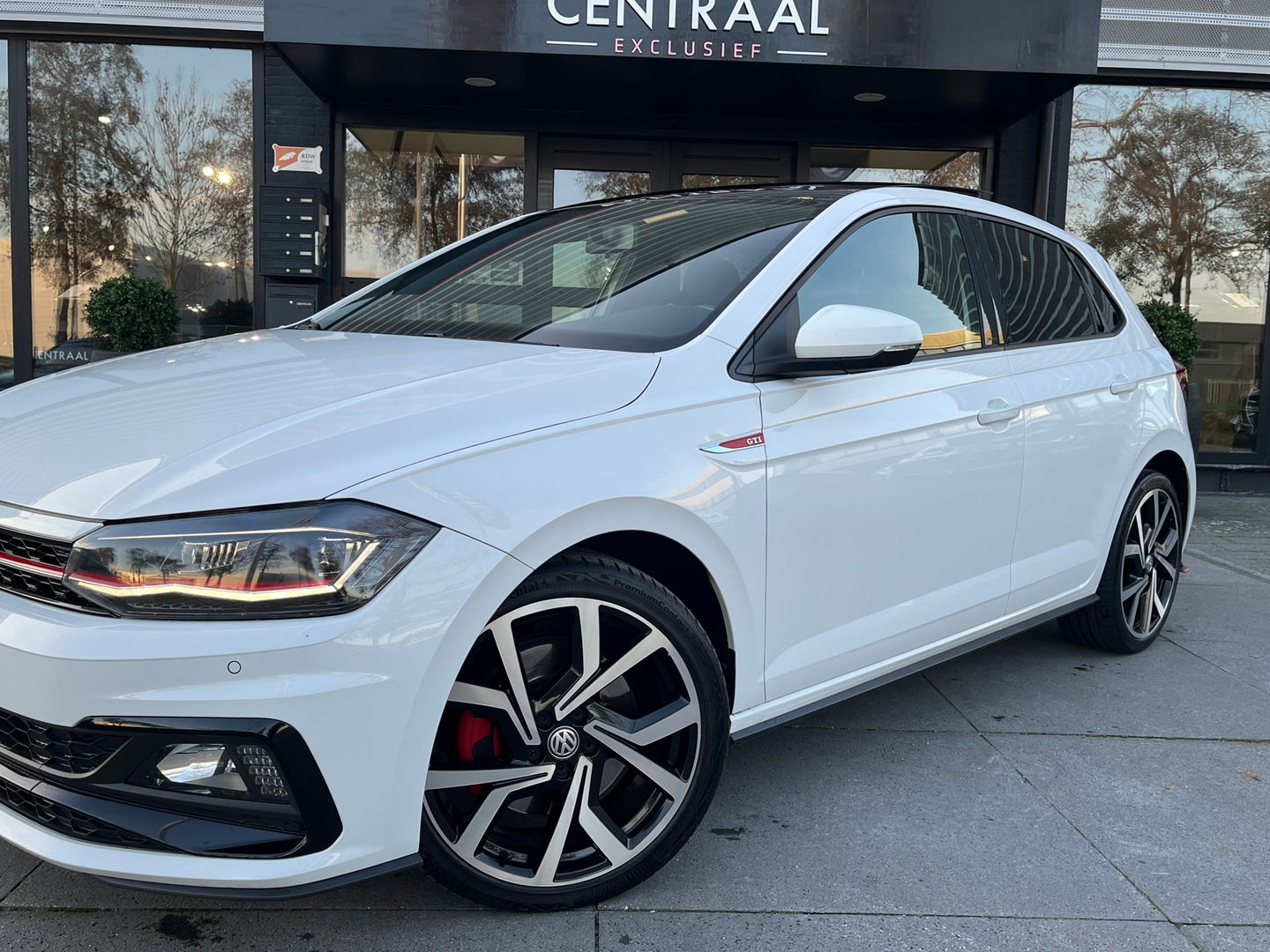 Volkswagen Polo GTI 2.0 TSI|Pano|Beats|Carplay|Pdc|Stoelverwarming|200PK