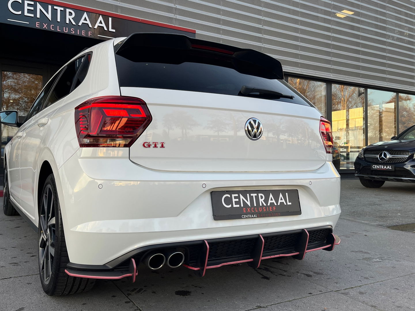 Volkswagen Polo GTI 2.0 TSI|Pano|Beats|Carplay|Pdc|Stoelverwarming|200PK