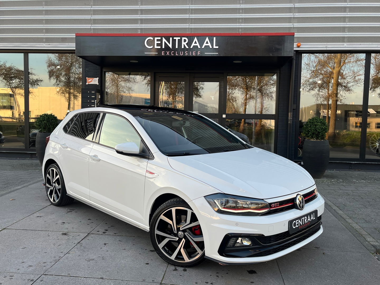 Volkswagen Polo GTI 2.0 TSI|Pano|Beats|Carplay|Pdc|Stoelverwarming|200PK