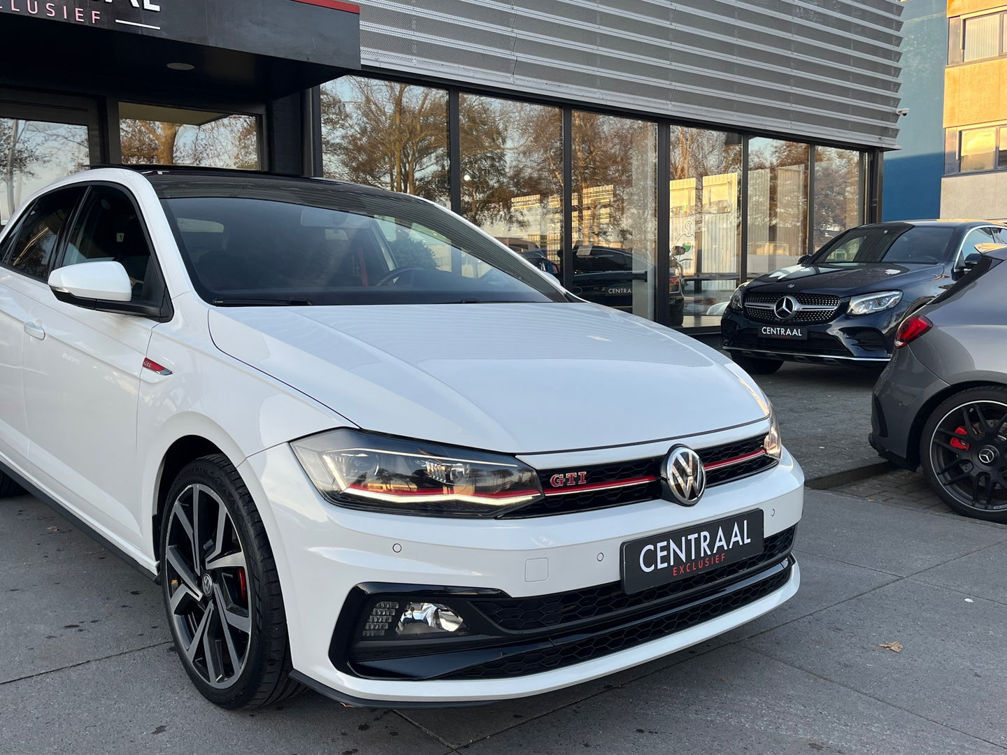 Volkswagen Polo GTI 2.0 TSI|Pano|Beats|Carplay|Pdc|Stoelverwarming|200PK
