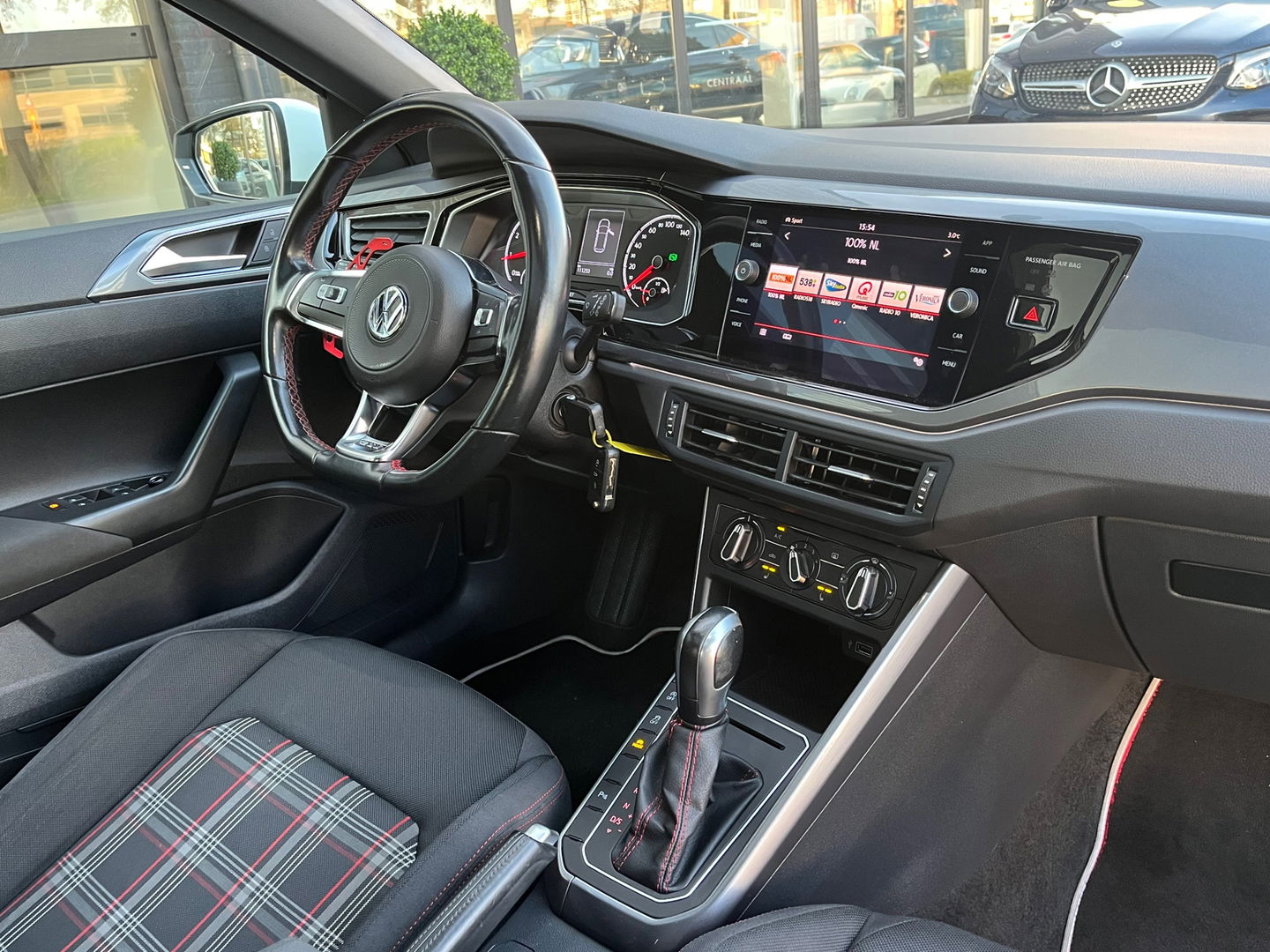 Volkswagen Polo GTI 2.0 TSI|Pano|Beats|Carplay|Pdc|Stoelverwarming|200PK
