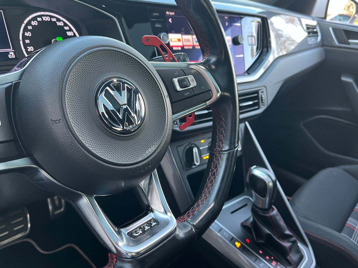 Volkswagen Polo GTI 2.0 TSI|Pano|Beats|Carplay|Pdc|Stoelverwarming|200PK