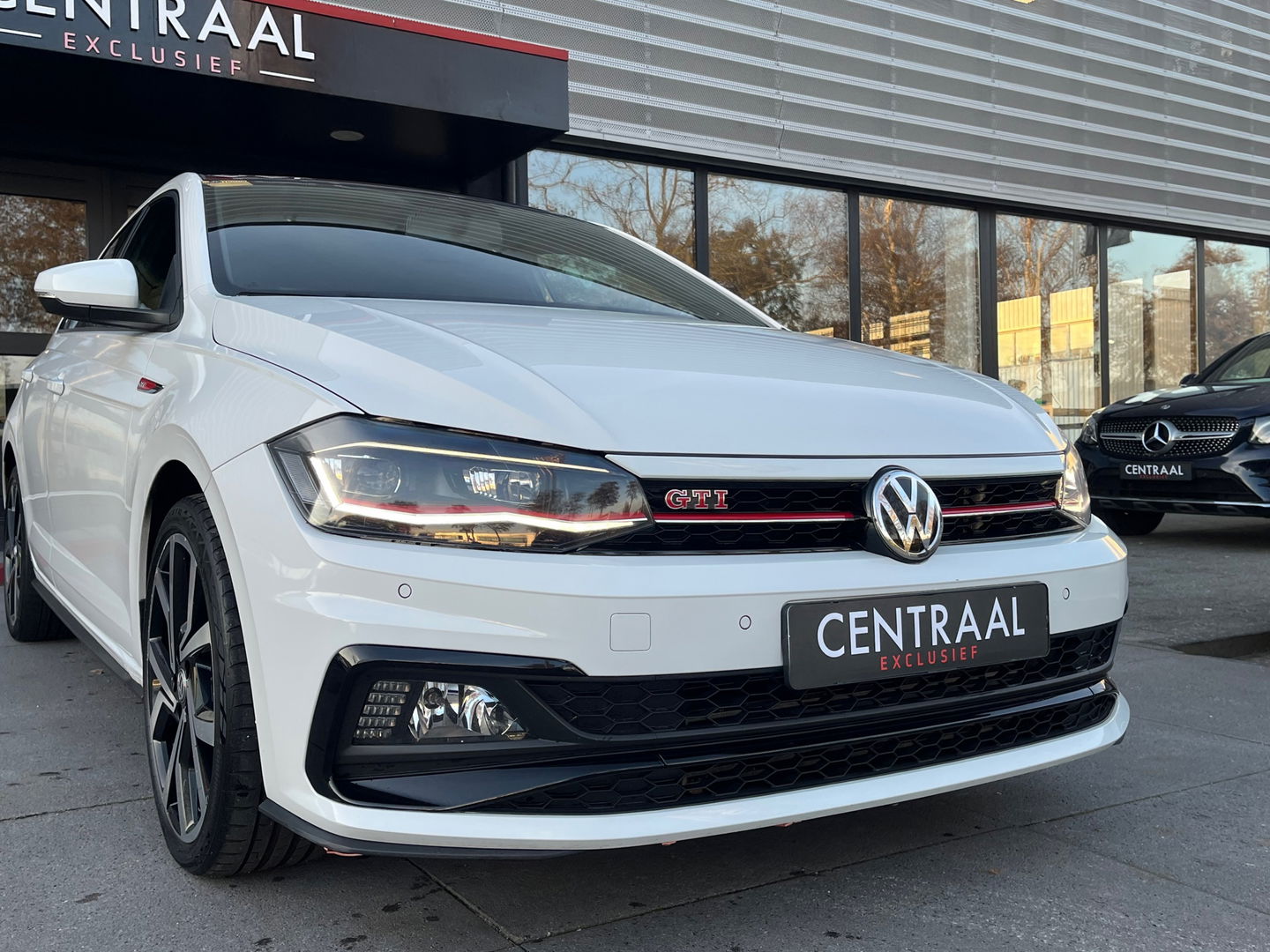Volkswagen Polo GTI 2.0 TSI|Pano|Beats|Carplay|Pdc|Stoelverwarming|200PK